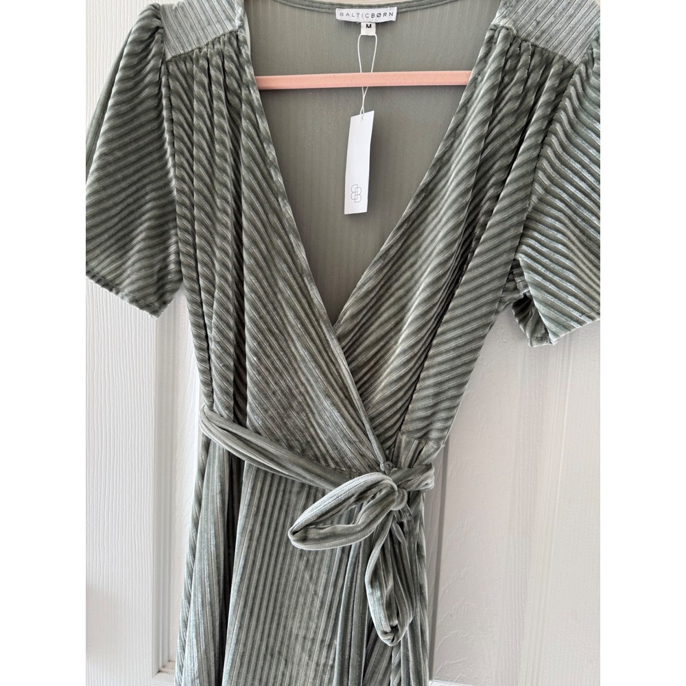 NWT Baltic Born Sage Green Velvet Pleated Wrap Dress Midi Short Sleeve M Medium - Picture 3 of 8